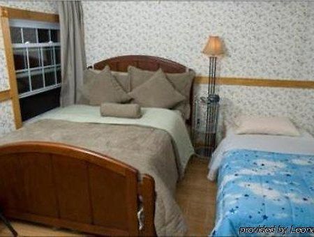 Jersey City Bed & Breakfast Room photo
